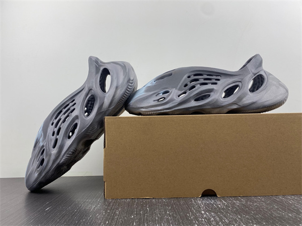 YZY FOAM RUNNER MX