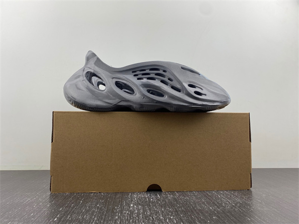 YZY FOAM RUNNER MX