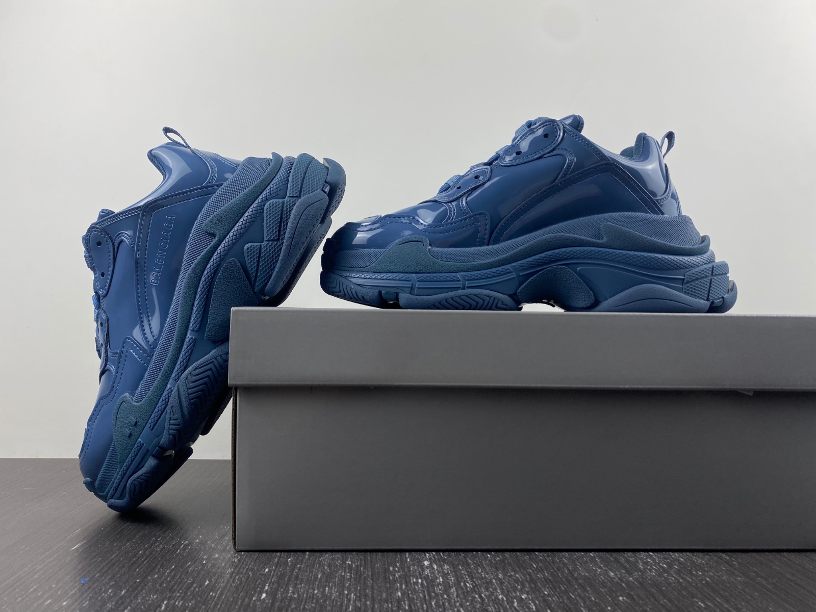 BLCG TRIPLE S 734954 W2PAA 4000