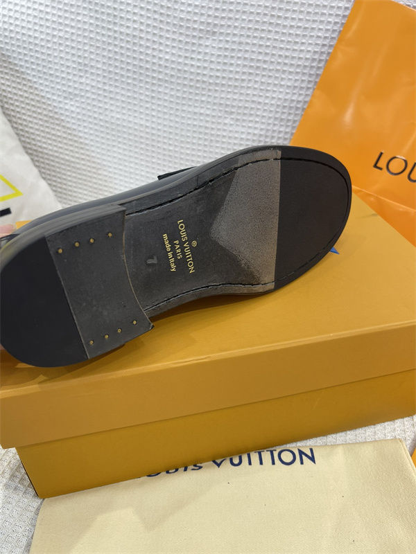 Lv Loafer 050