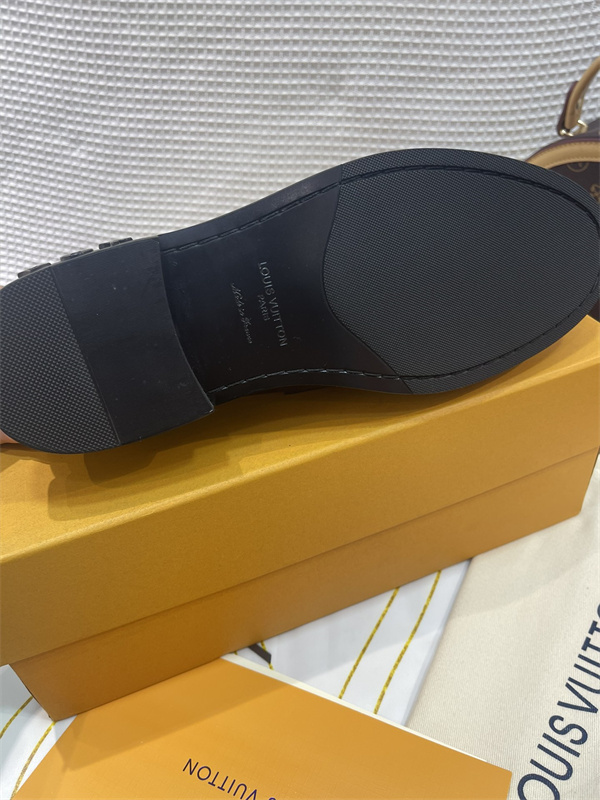 Lv Loafer 054