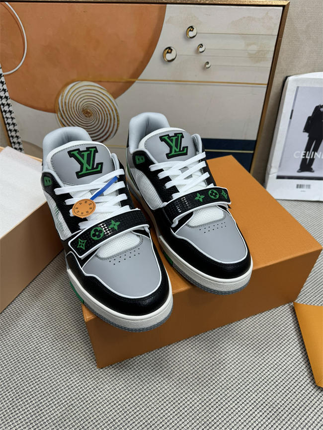 Lv Trainer Sneaker 23