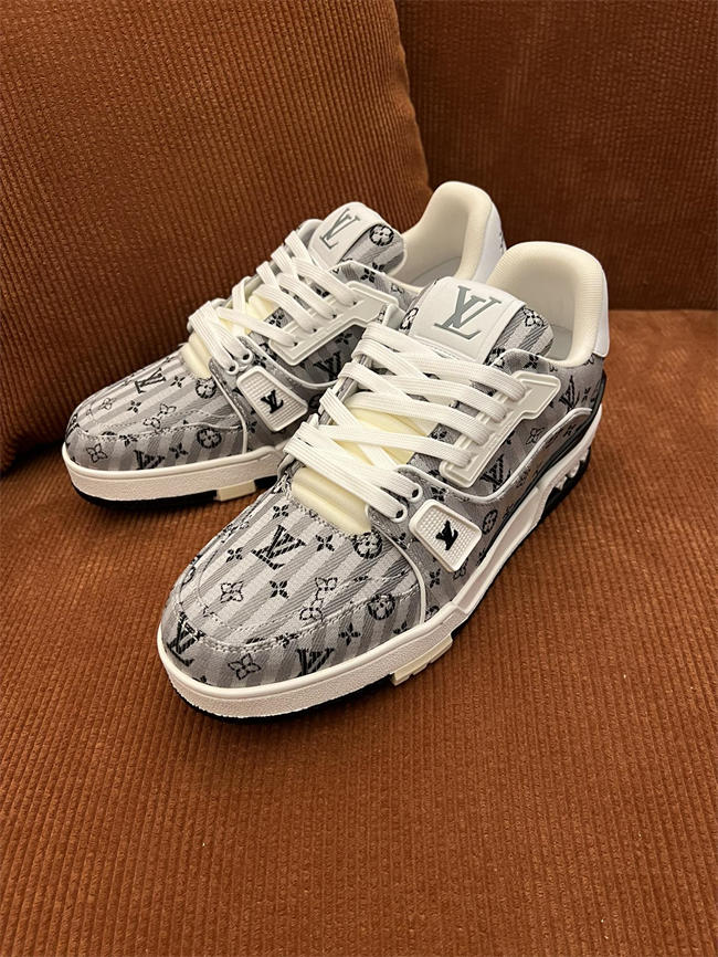 Lv Trainer Sneaker 81