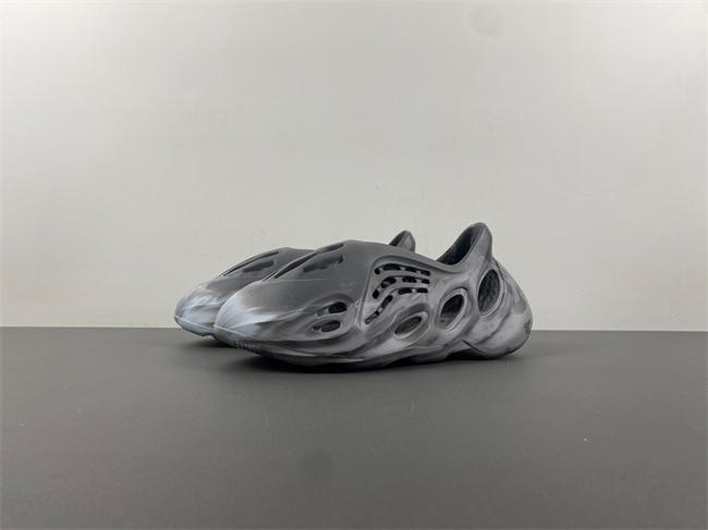 YZY FOAM RUNNER MX 