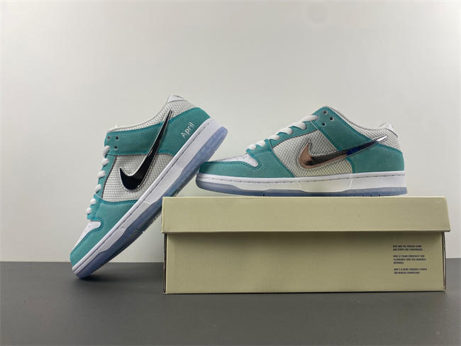 Dunk SDCAI*NIKE SB Low  FD2562-400