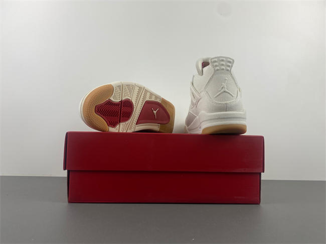 Levi’s x Air Jordan 4 “White”  AO2571-100