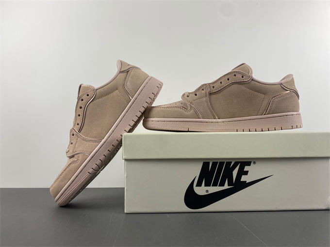 Travis Scott x Air Jordan 1  AO1935-204