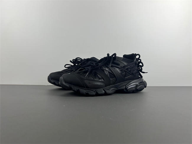 Ba*len*cia*ga runner、demna  786281 w3co1 1000