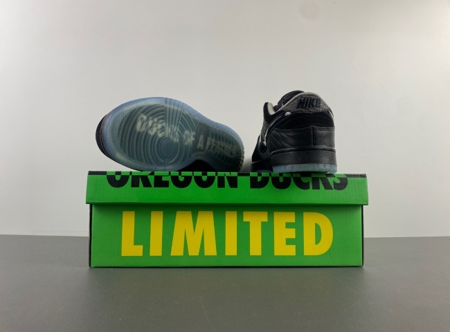 Division Street x Nike Dunk Low Lux “Oregon Black” HV1470-001