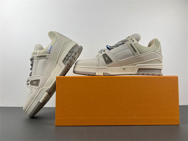 l0*is V*t0n lv trainer lv8136