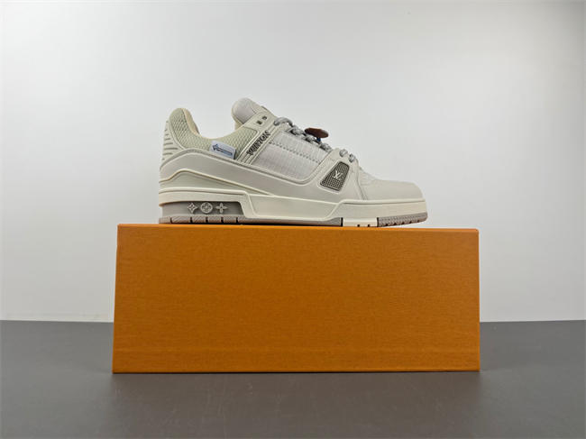 l0*is V*t0n lv trainer lv8136