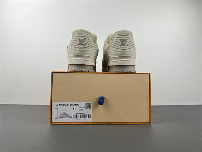 l0*is V*t0n lv trainer lv8136