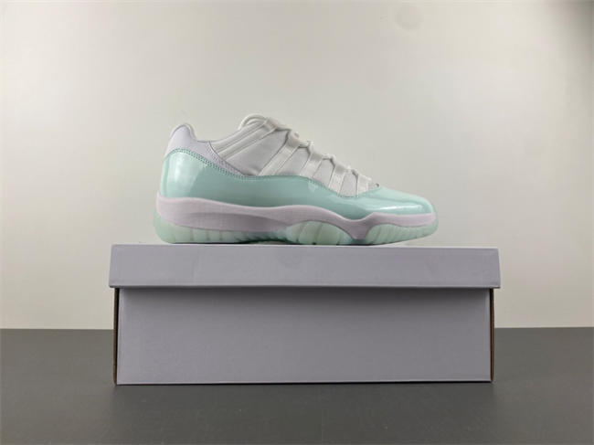 Air Jordan 11 Low “Igloo” AH7860-103